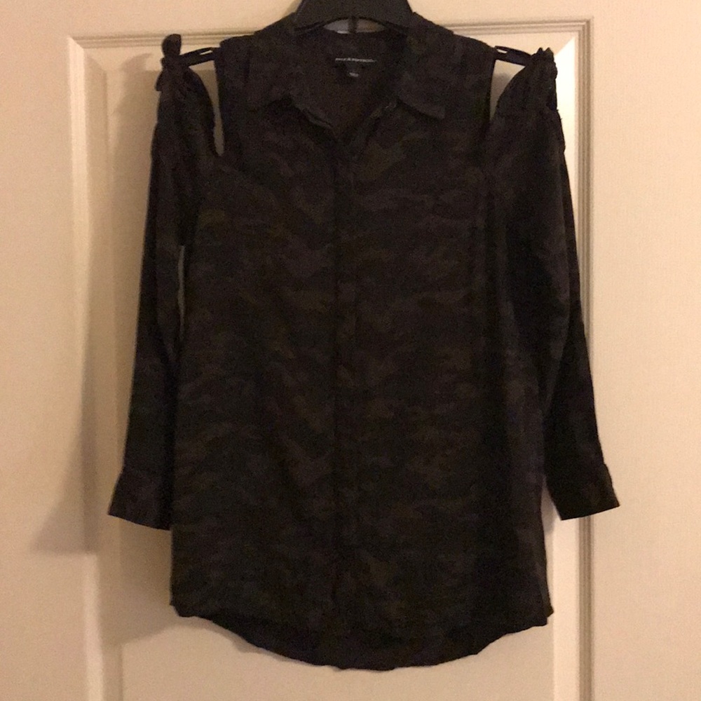 Women’s cold shoulder long sleeve button up blouse